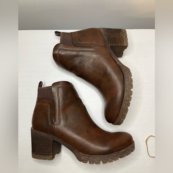 Korks by Kork-Ease Heeled Lug Sole Chelsea Boot Sz 7.5 - Picture 8 of 9